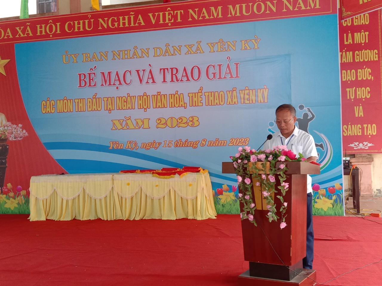 Đồng chí Nguyễn Kim Ngọc PBT, Chủ tịch UBND xã Trưởng ban tổ chức ngày hội báo cáo tổng kết ngày hội văn hóa, thể thao năm 2023